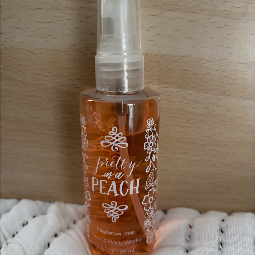 NEW. Bath & Body Works Pretty as a Peach Fragrance Mist - 4 oz